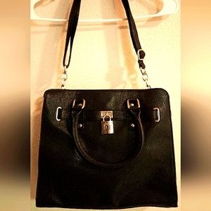 Black medium-size Handbag/Shoulder bag-Purse•Like NEW★